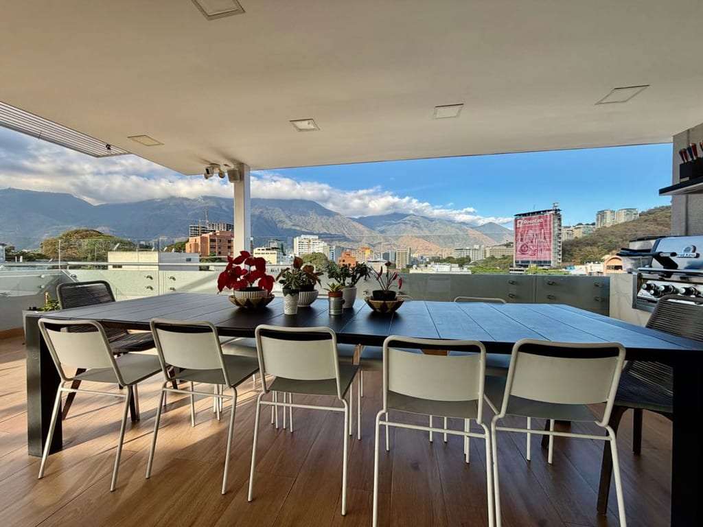 Penthouse en Los Naranjos (Las Mercedes), Caracas