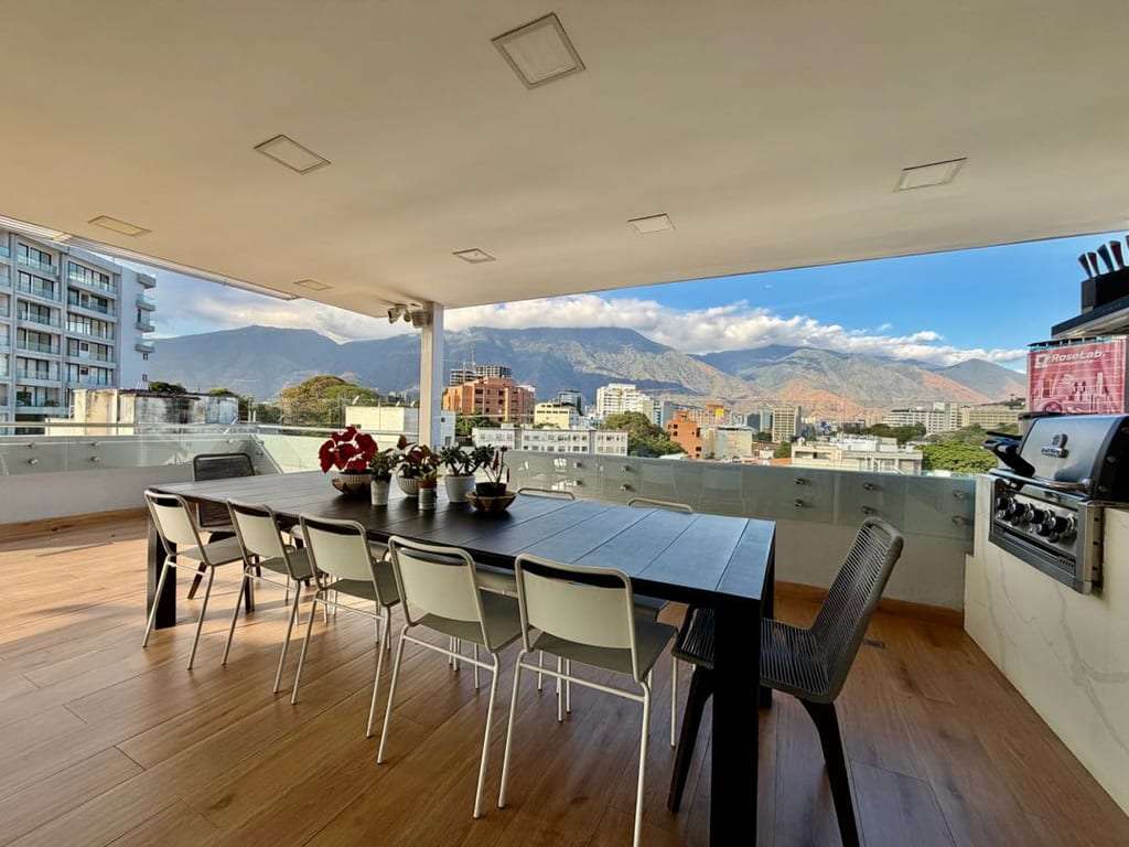 Penthouse en Los Naranjos (Las Mercedes), Caracas