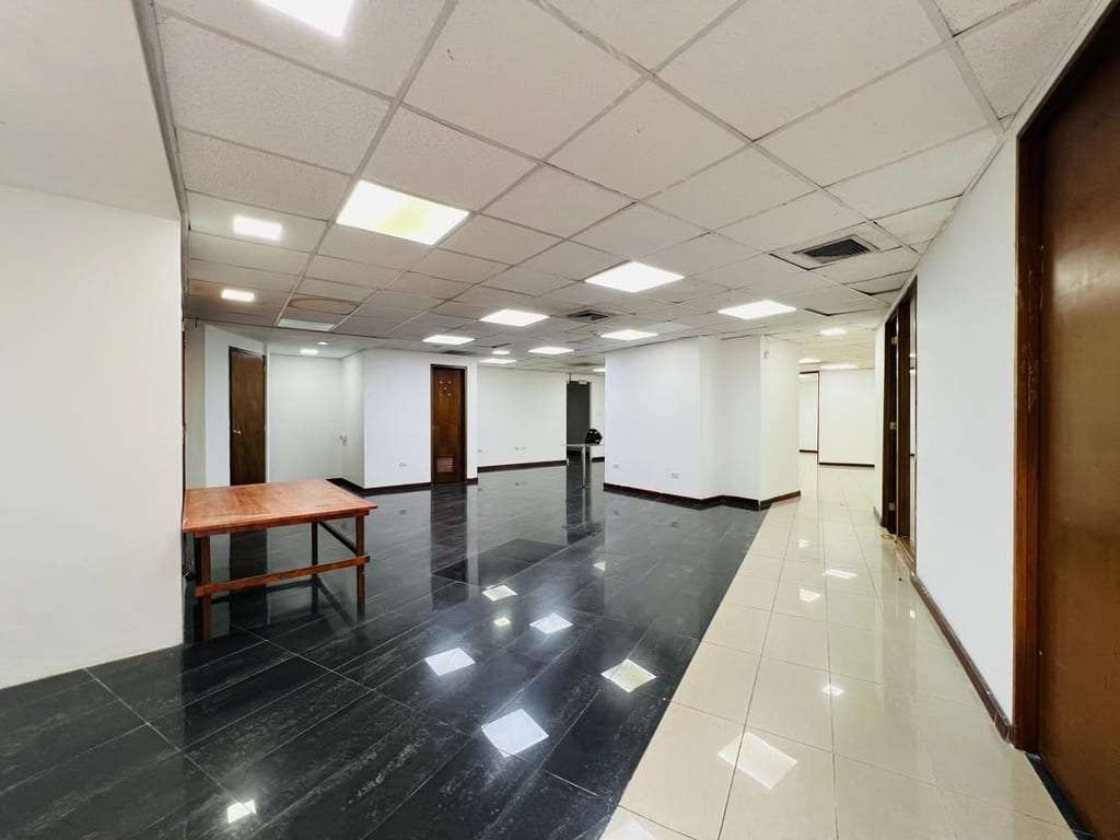 Local comercial en Chuao, Caracas - 1