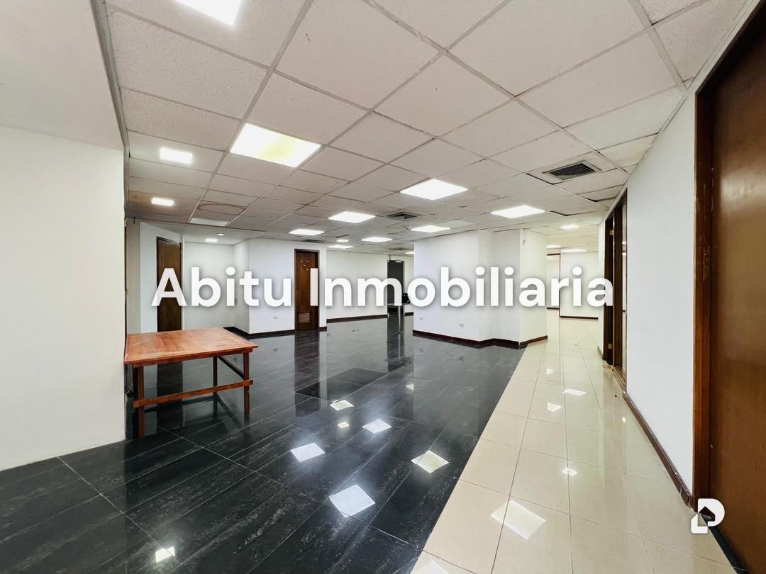 Local comercial en Chuao, Caracas – 1