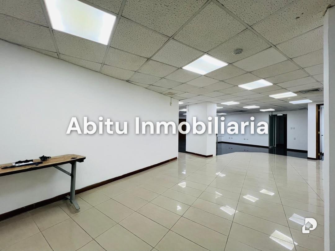 Local comercial en Chuao, Caracas – 4