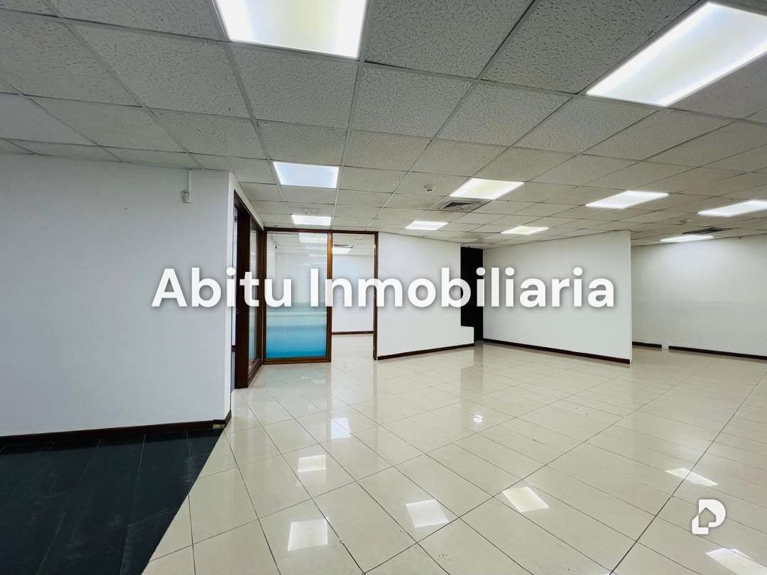 Local comercial en Chuao, Caracas – 12