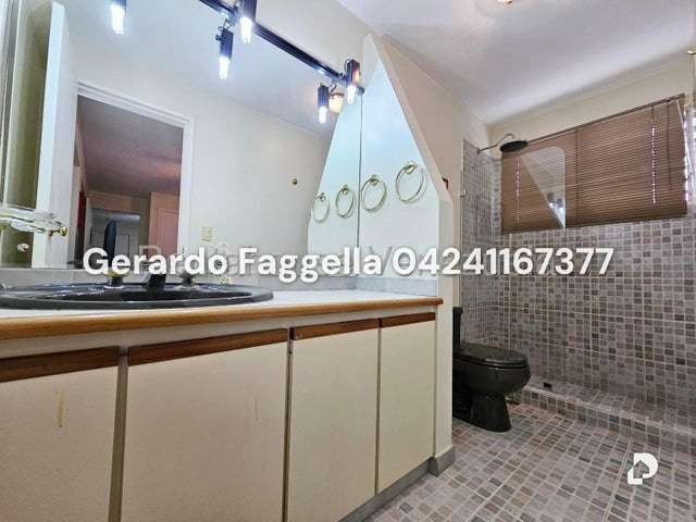 Casa en Cumbres de Curumo, Caracas – 24