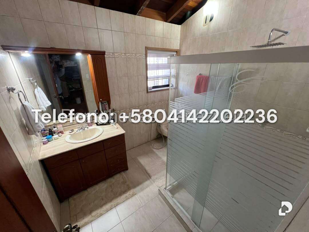Casa en Cumbres de Curumo, Caracas – 16