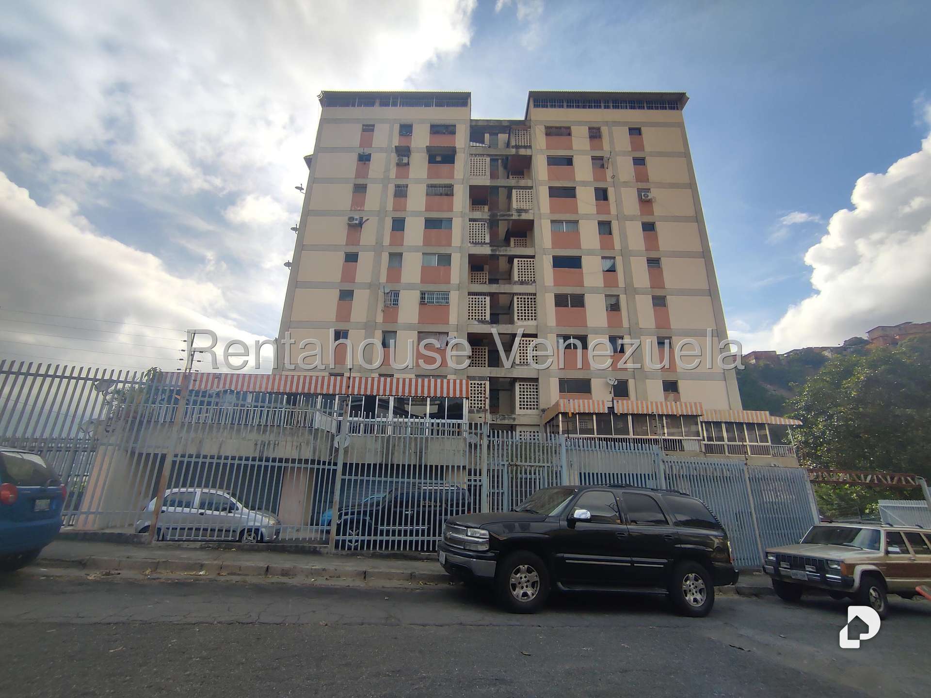 Local comercial en Parroquia Santa Rosalía, Caracas – 26