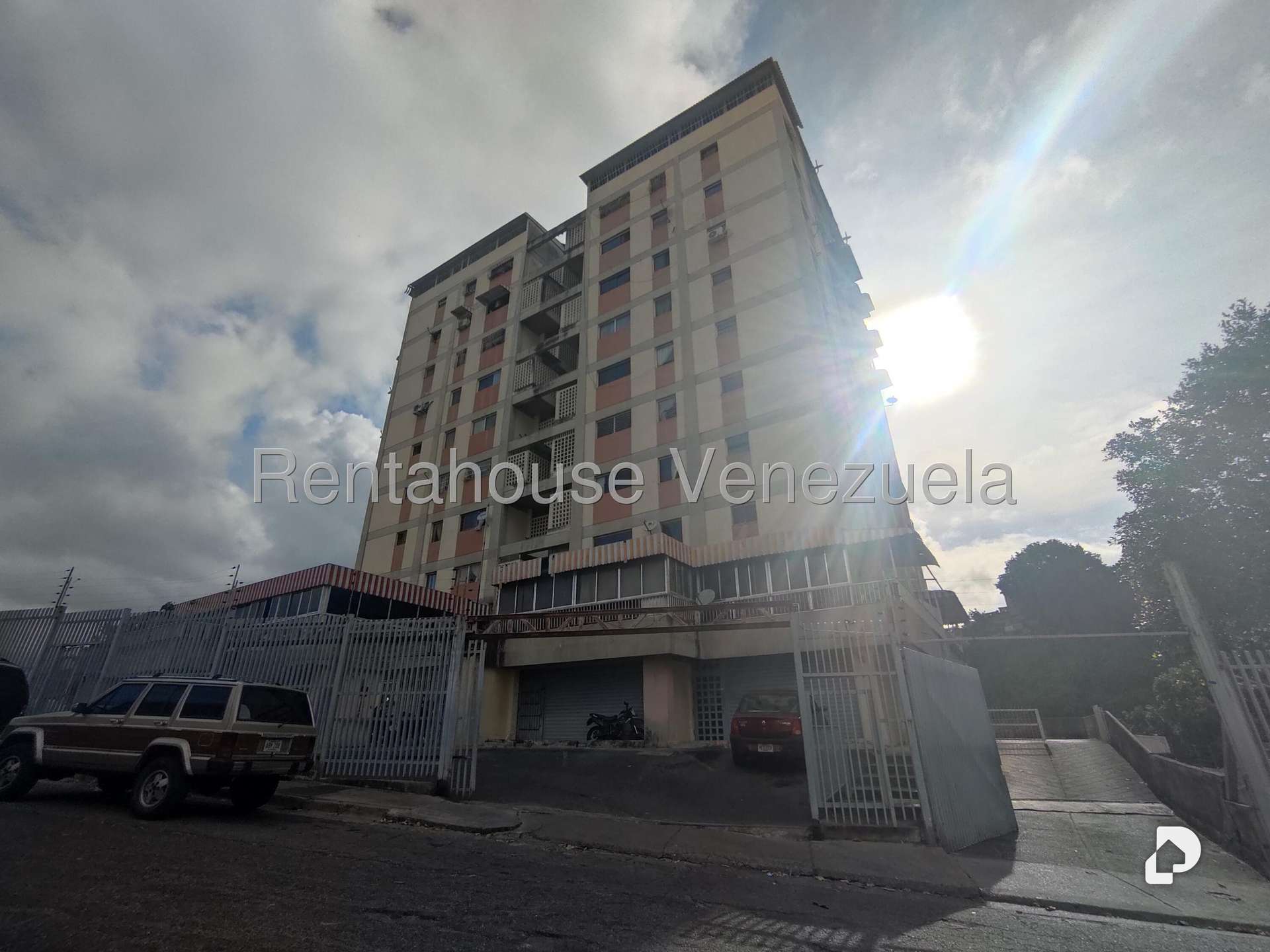 Local comercial en Parroquia Santa Rosalía, Caracas – 27