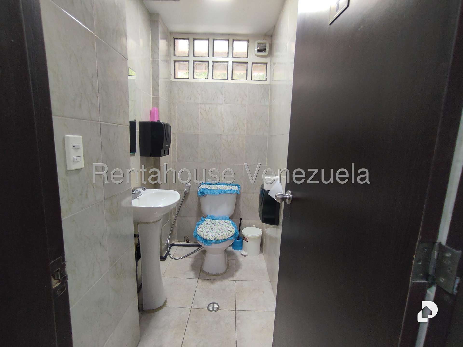 Local comercial en Parroquia Santa Rosalía, Caracas – 12