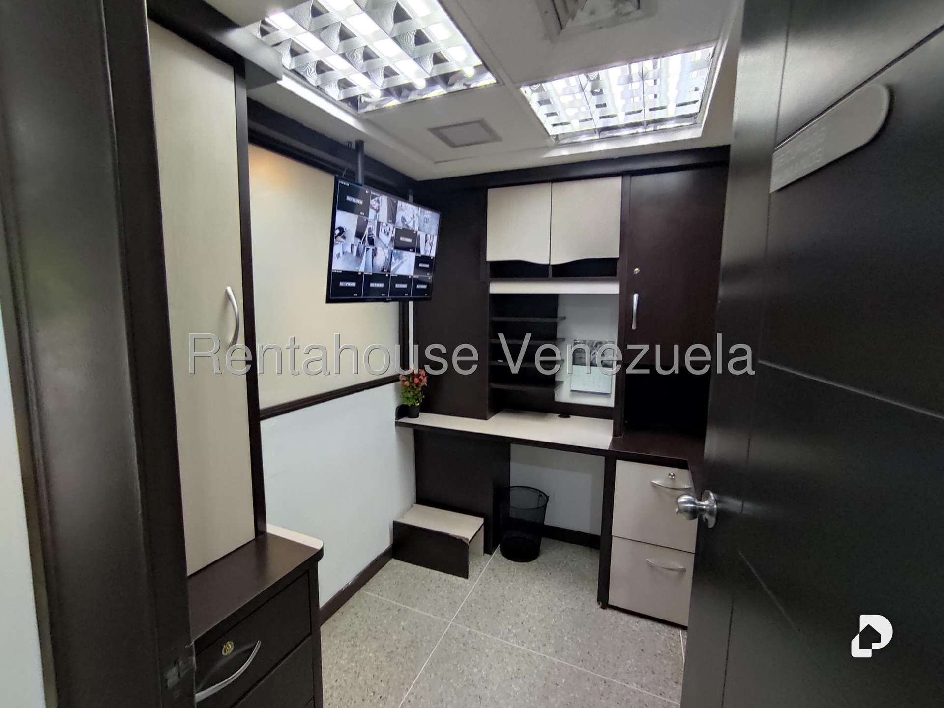 Local comercial en Parroquia Santa Rosalía, Caracas – 14