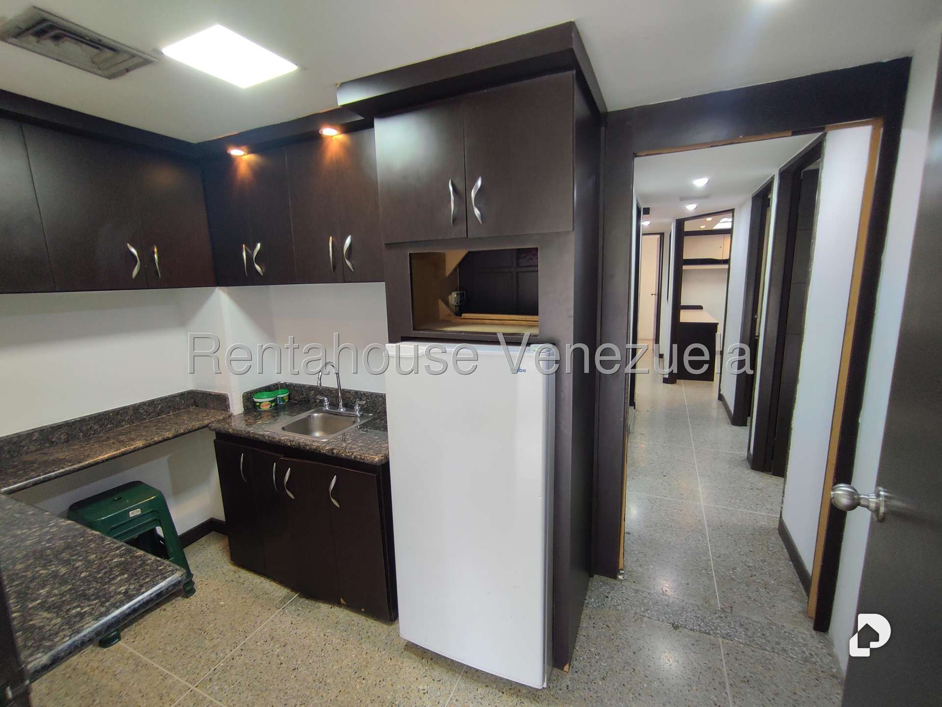 Local comercial en Parroquia Santa Rosalía, Caracas – 18