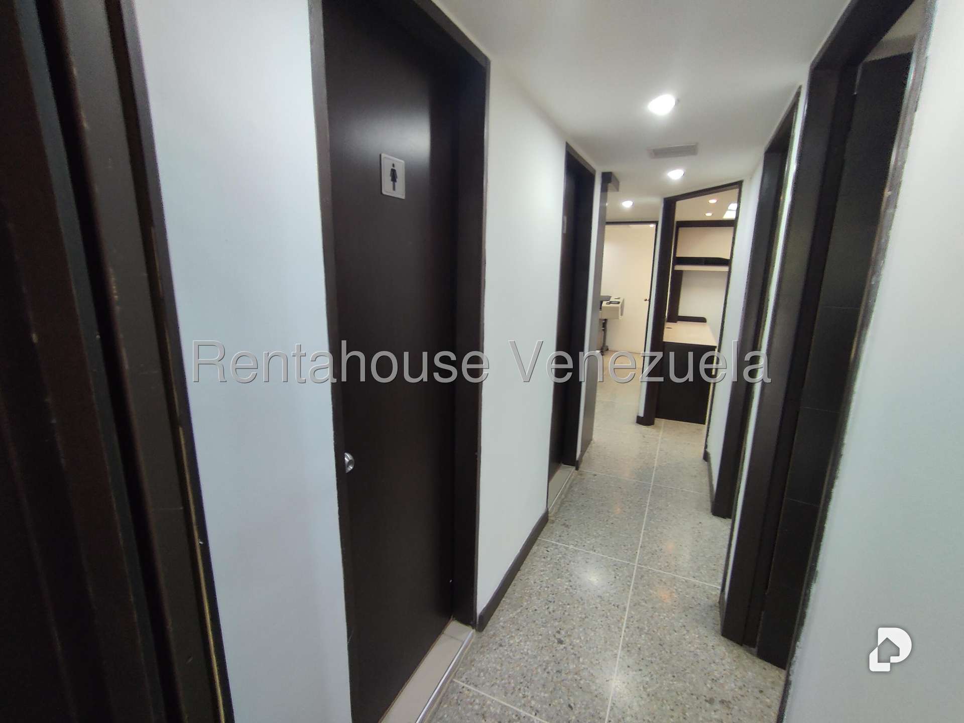 Local comercial en Parroquia Santa Rosalía, Caracas – 11