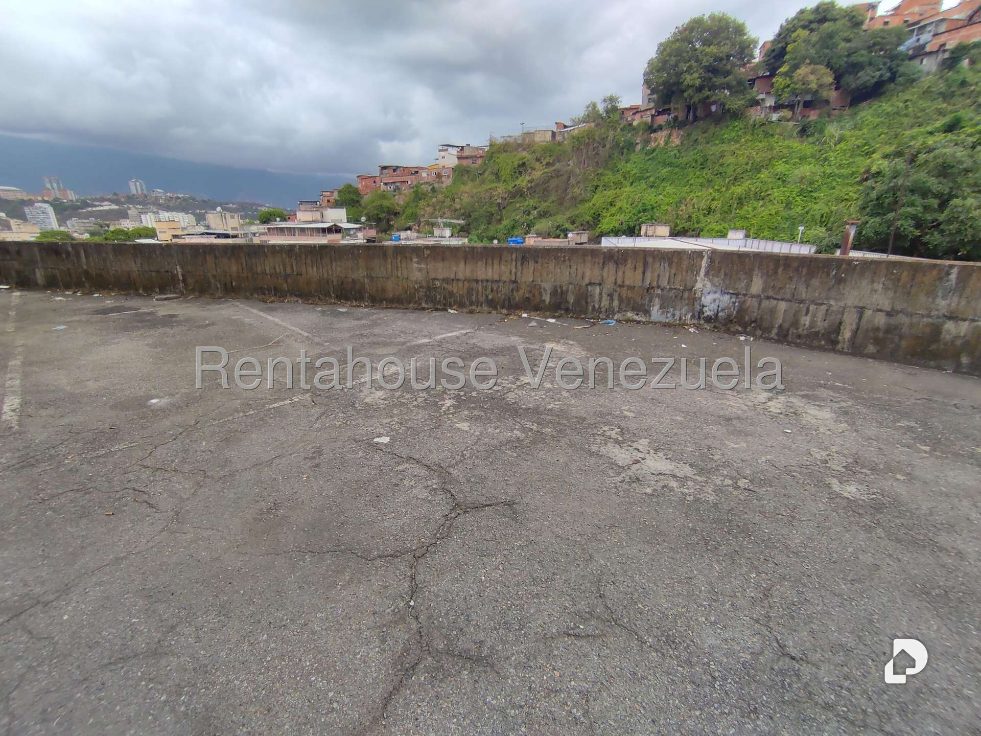 Local comercial en Parroquia Santa Rosalía, Caracas – 23
