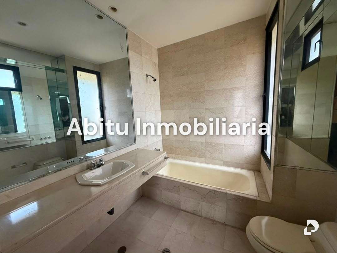 Casa en Prados del Este, Caracas – 23