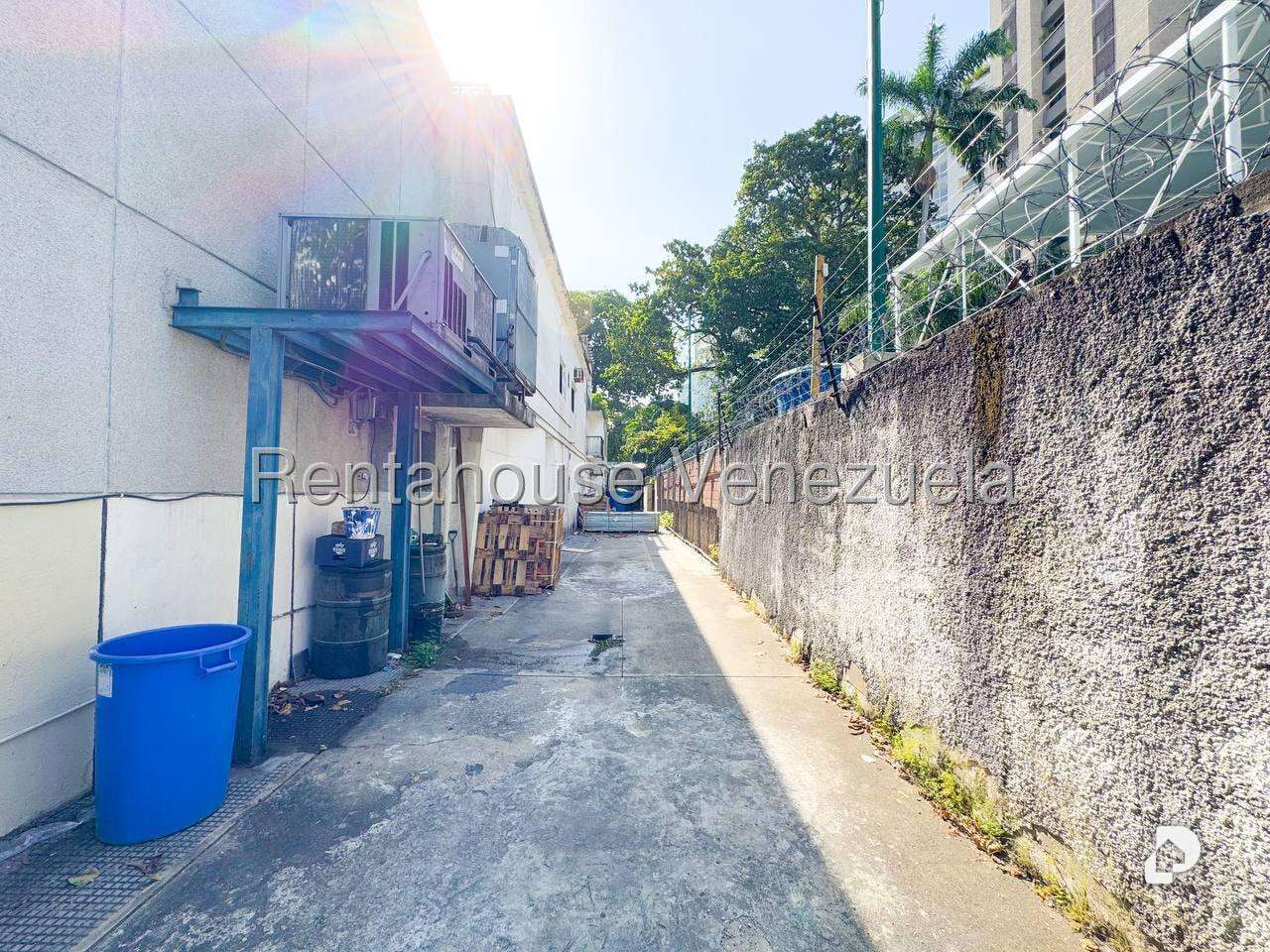 Local comercial en El Bosque, Caracas – 26