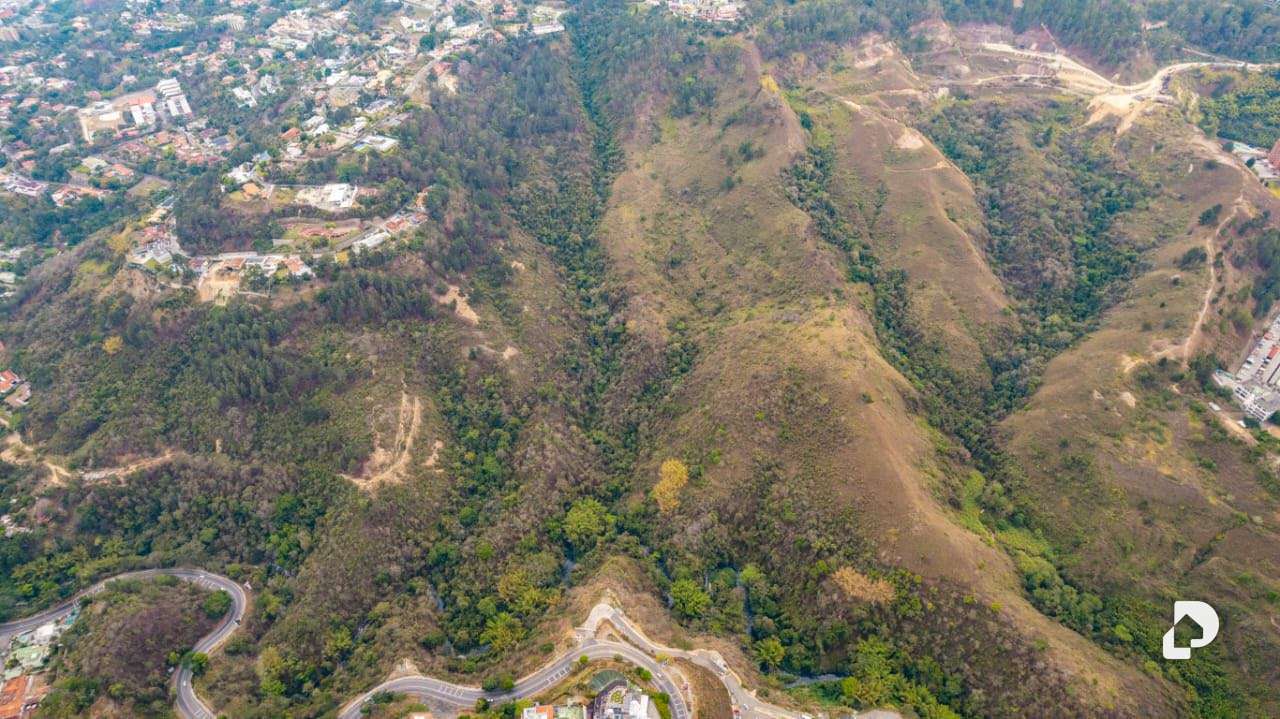 Land in Los Samanes, Caracas – 3