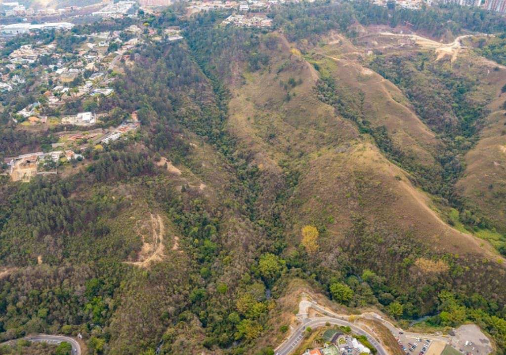 Land in Los Samanes, Caracas - 1