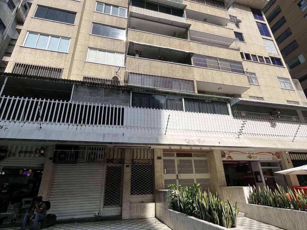 Apartment in Los Palos Grandes, Caracas - 1