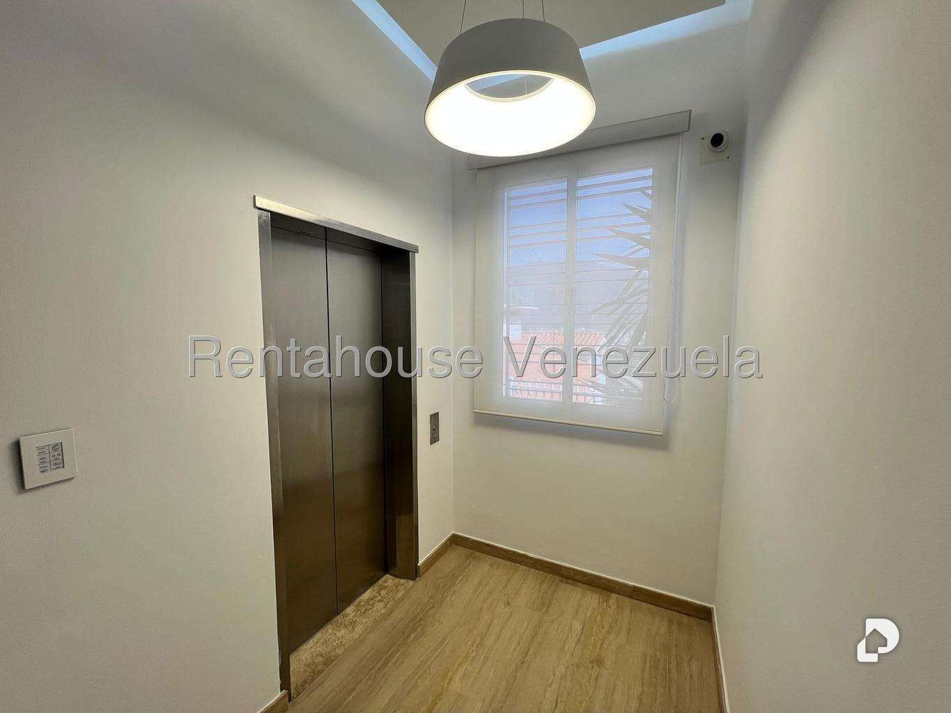 Casa en Santa Paula, Caracas – 14