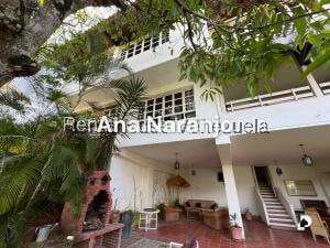 Casa en Prados del Este, Caracas – 26