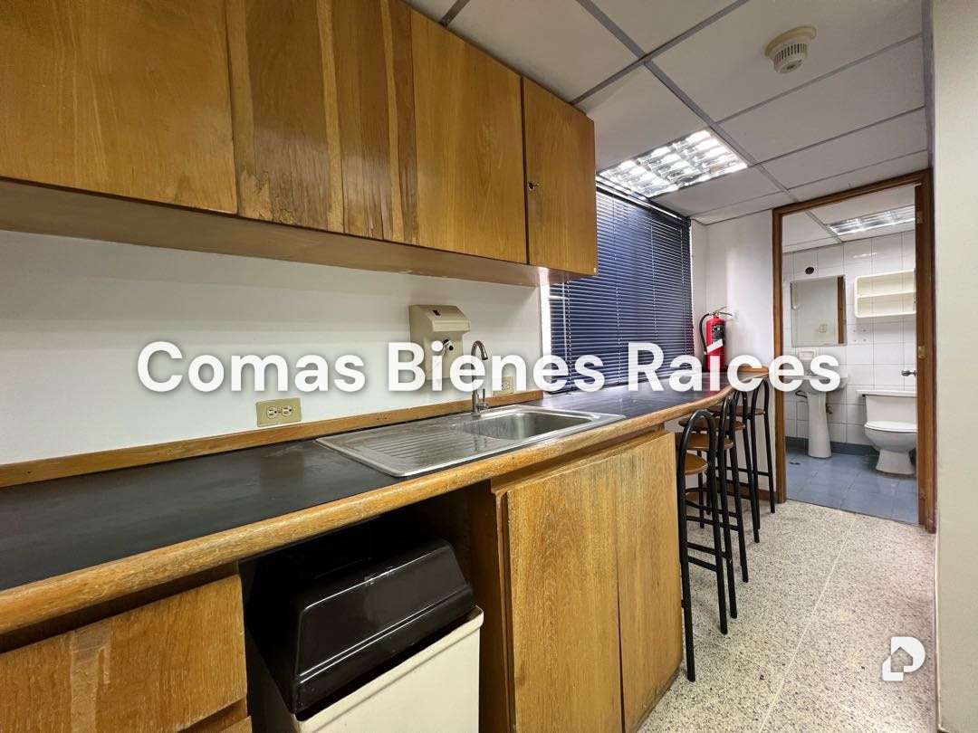 Oficina en La Castellana, Caracas – 14