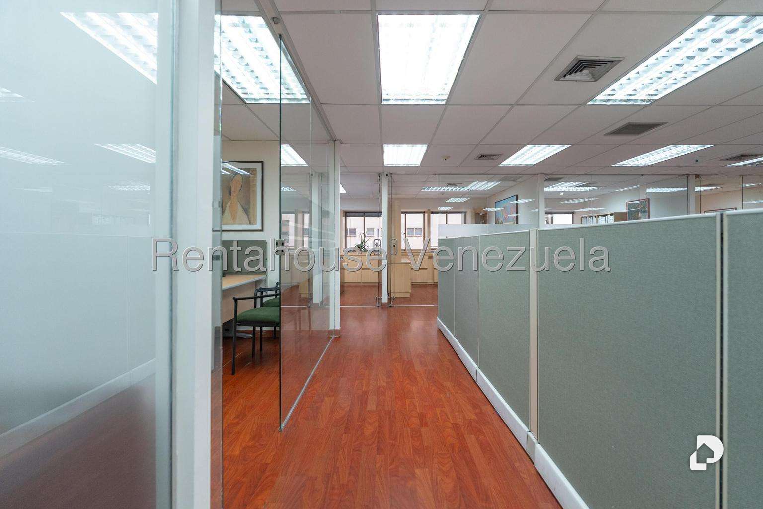 Oficina en Los Palos Grandes, Caracas – 24