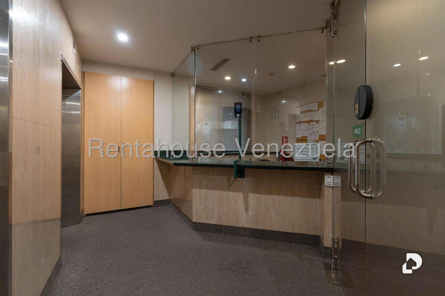Oficina en Los Palos Grandes, Caracas – 4