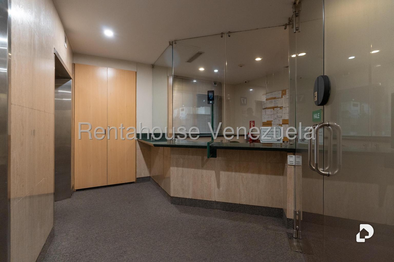 Oficina en Los Palos Grandes, Caracas – 4