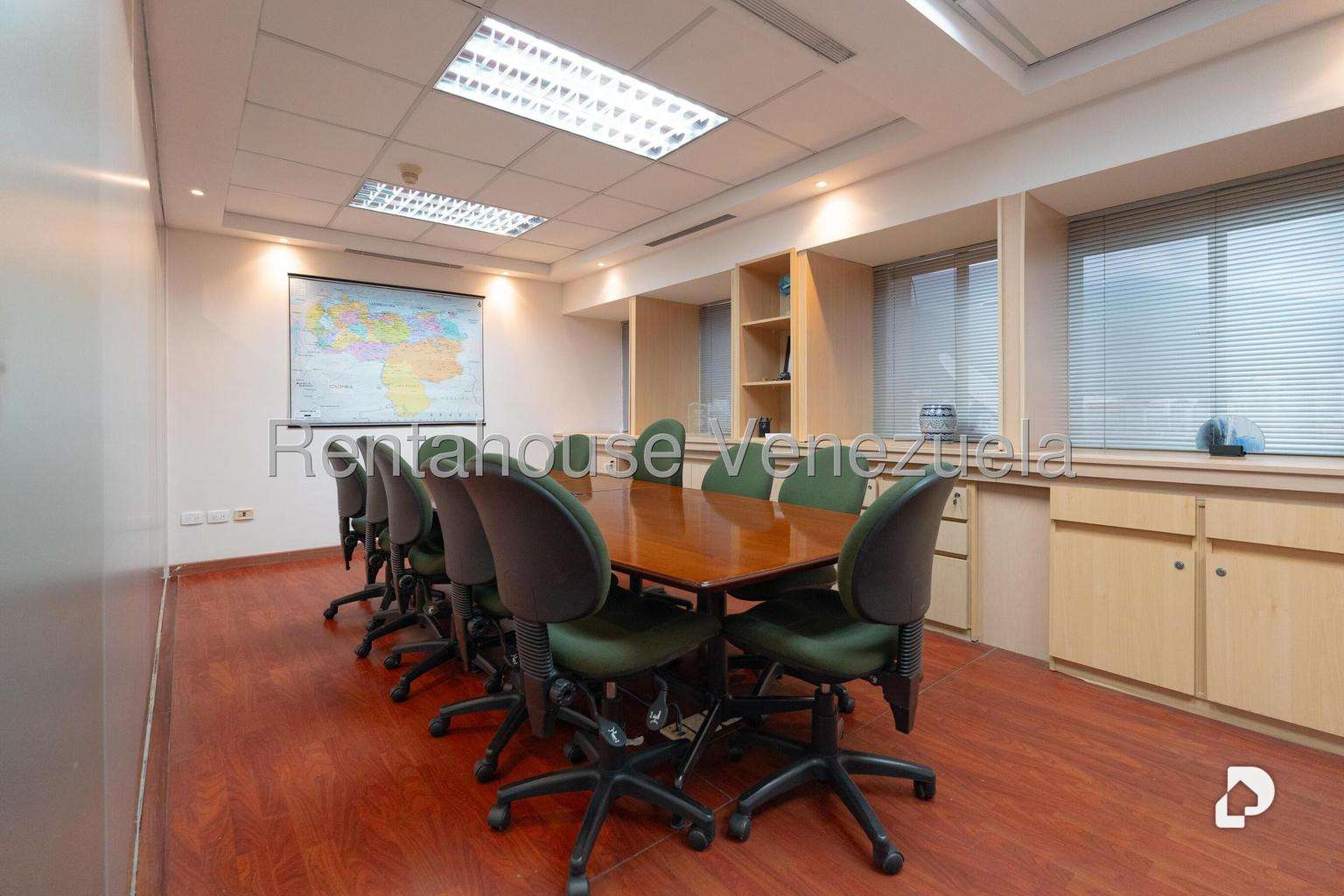 Oficina en Los Palos Grandes, Caracas – 35