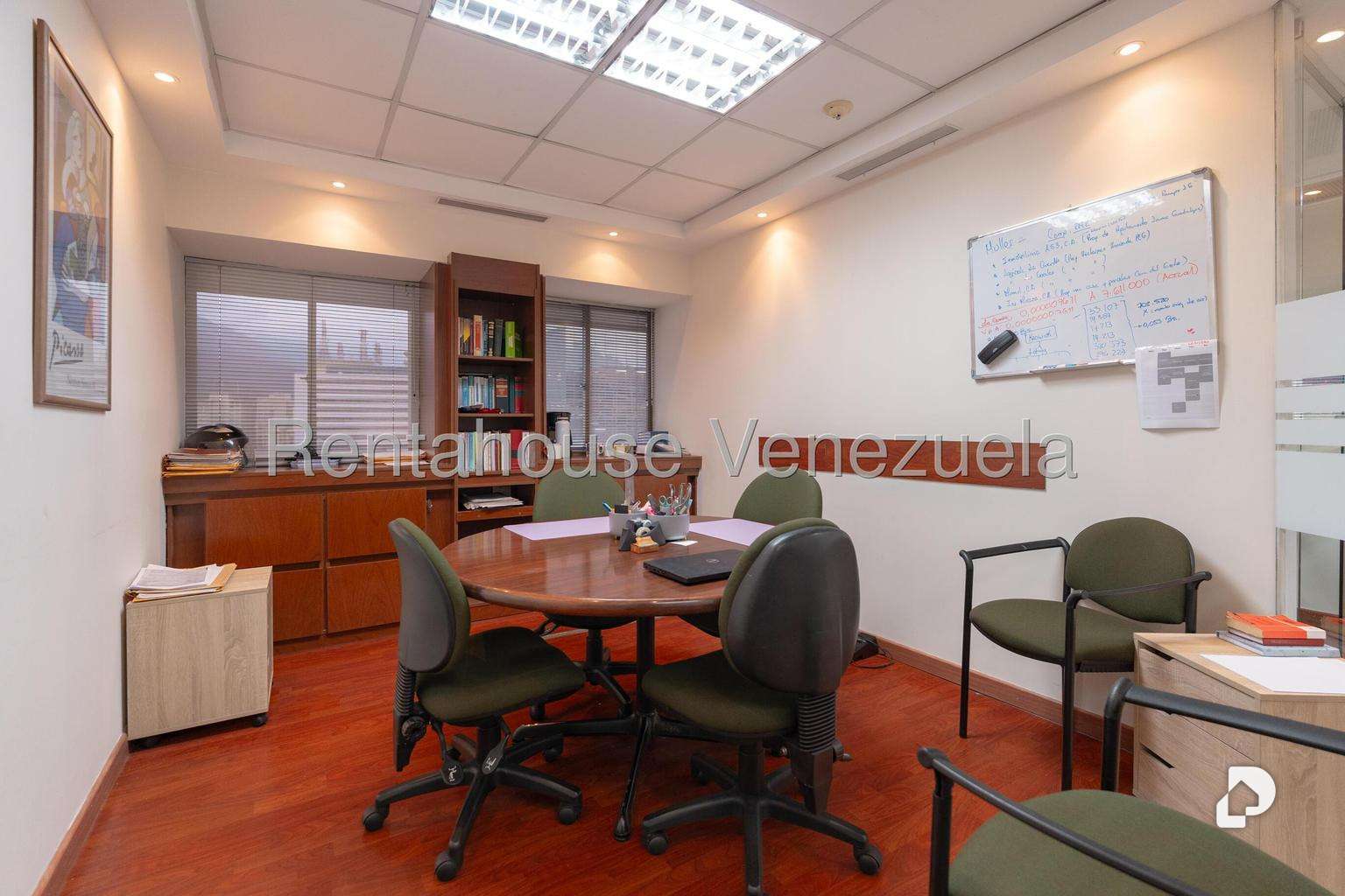 Oficina en Los Palos Grandes, Caracas – 32