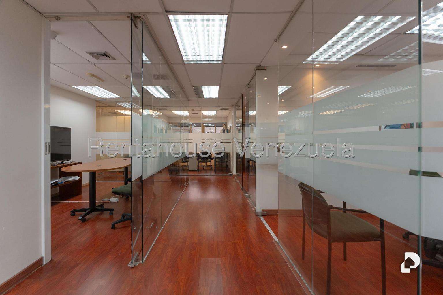 Oficina en Los Palos Grandes, Caracas – 31