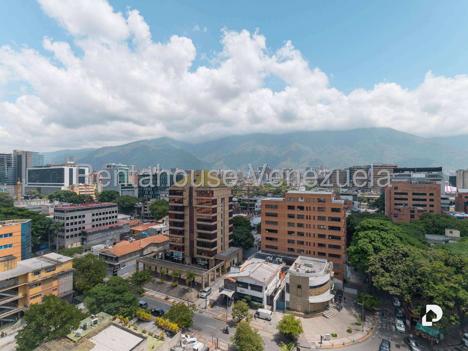Local comercial en Las Mercedes, Caracas – 28