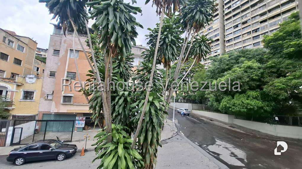 Casa en Bello Monte, Caracas – 25
