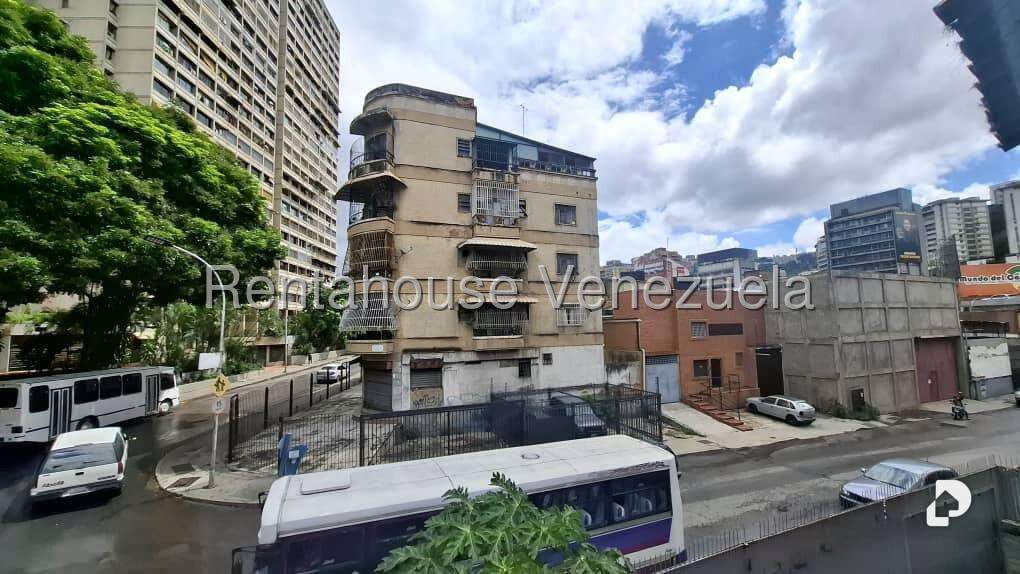 Casa en Bello Monte, Caracas – 26