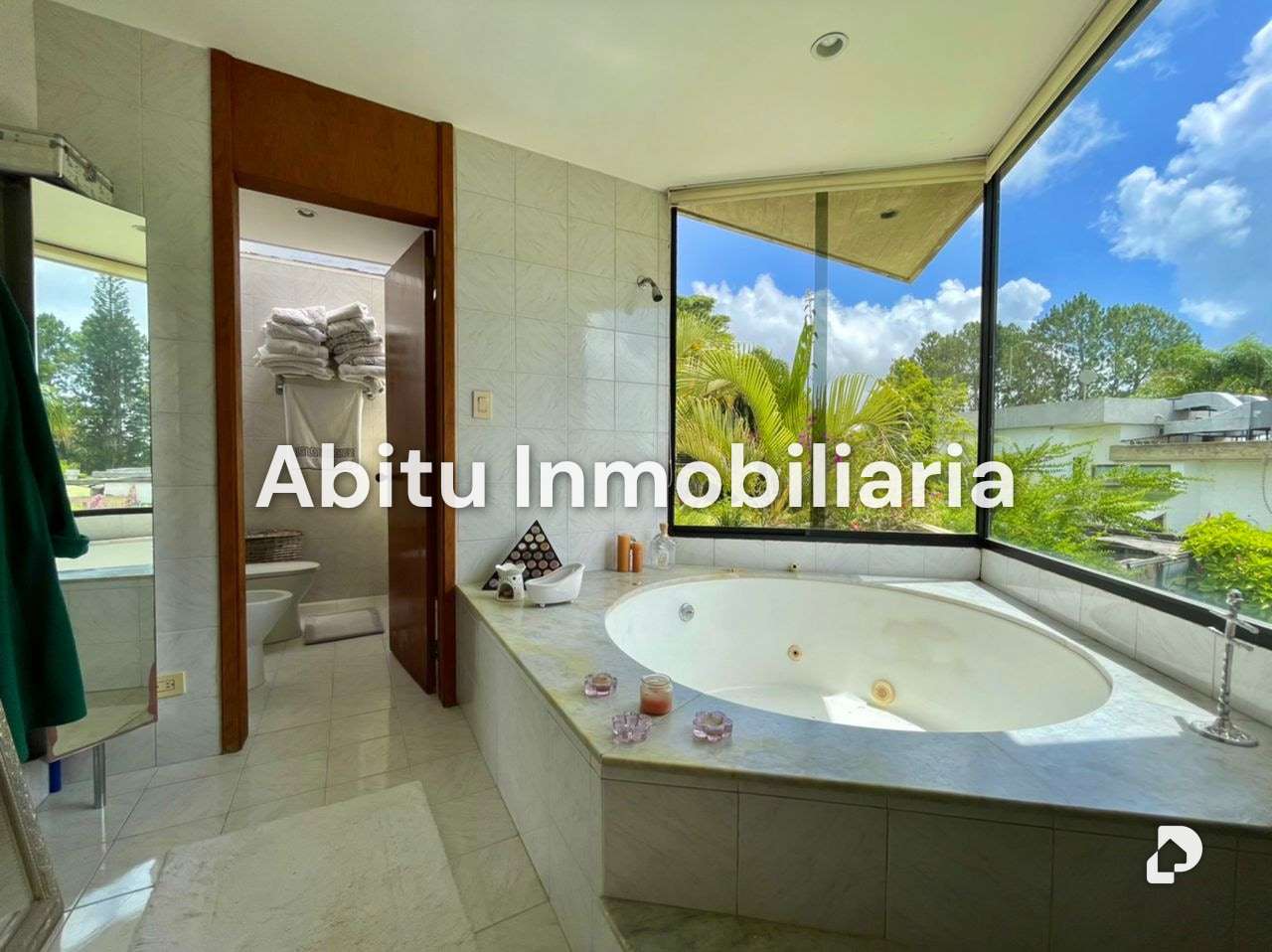 House in La Lagunita, Caracas – 16