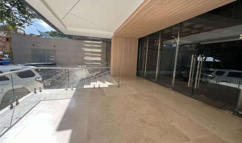 Local comercial en Las Mercedes, Caracas - 1