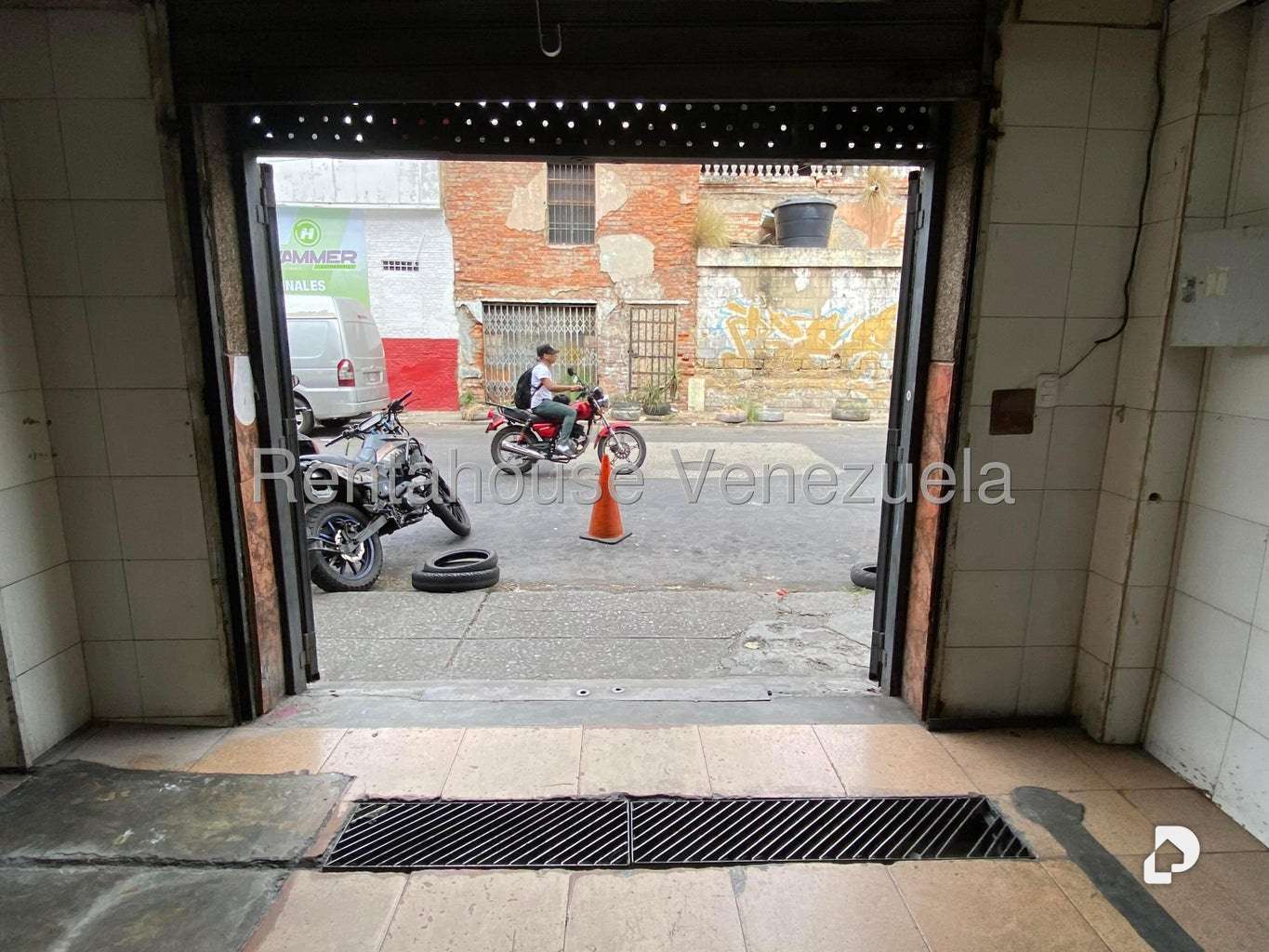 Local comercial en Puente Hierro, Caracas – 20