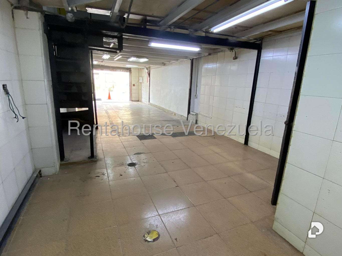 Local comercial en Puente Hierro, Caracas – 8