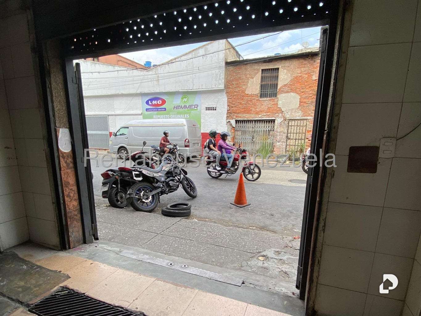 Local comercial en Puente Hierro, Caracas – 21