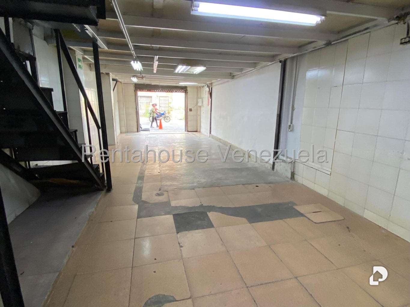 Local comercial en Puente Hierro, Caracas – 10