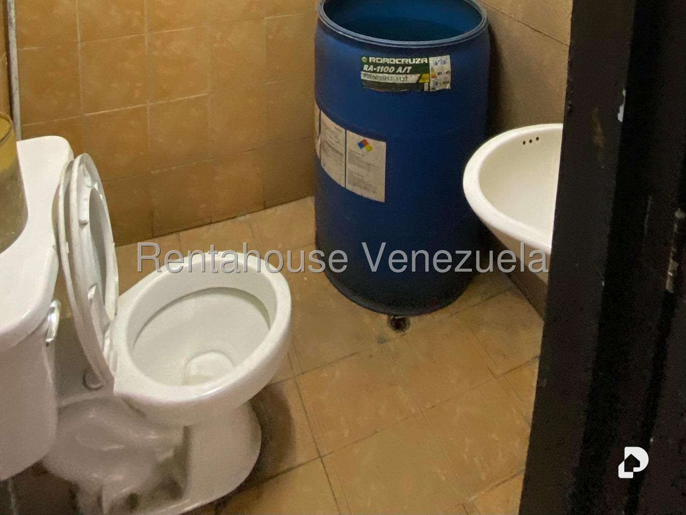 Local comercial en Puente Hierro, Caracas – 30