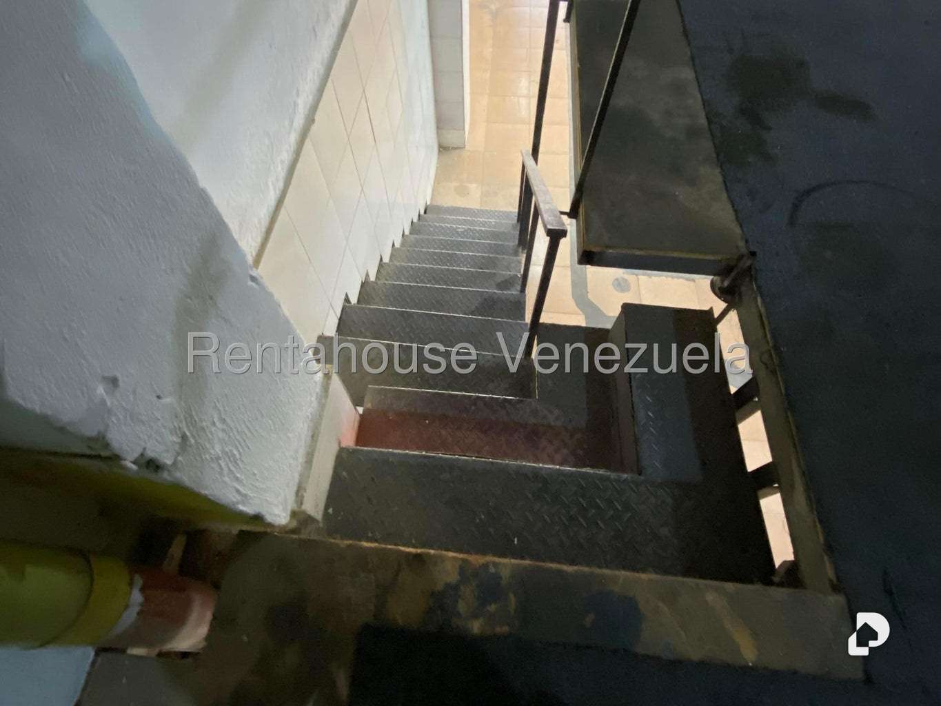 Local comercial en Puente Hierro, Caracas – 13