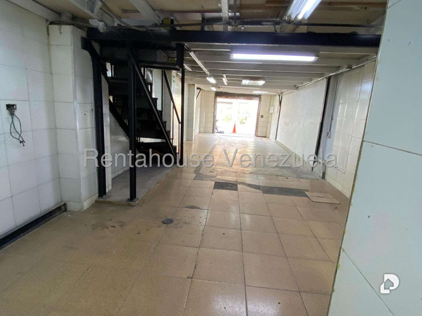 Local comercial en Puente Hierro, Caracas – 11