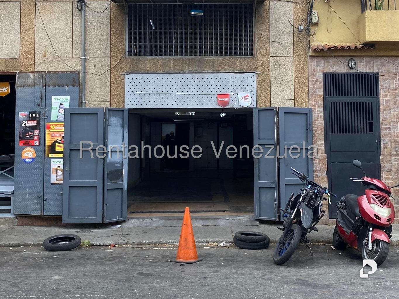 Local comercial en Puente Hierro, Caracas – 1