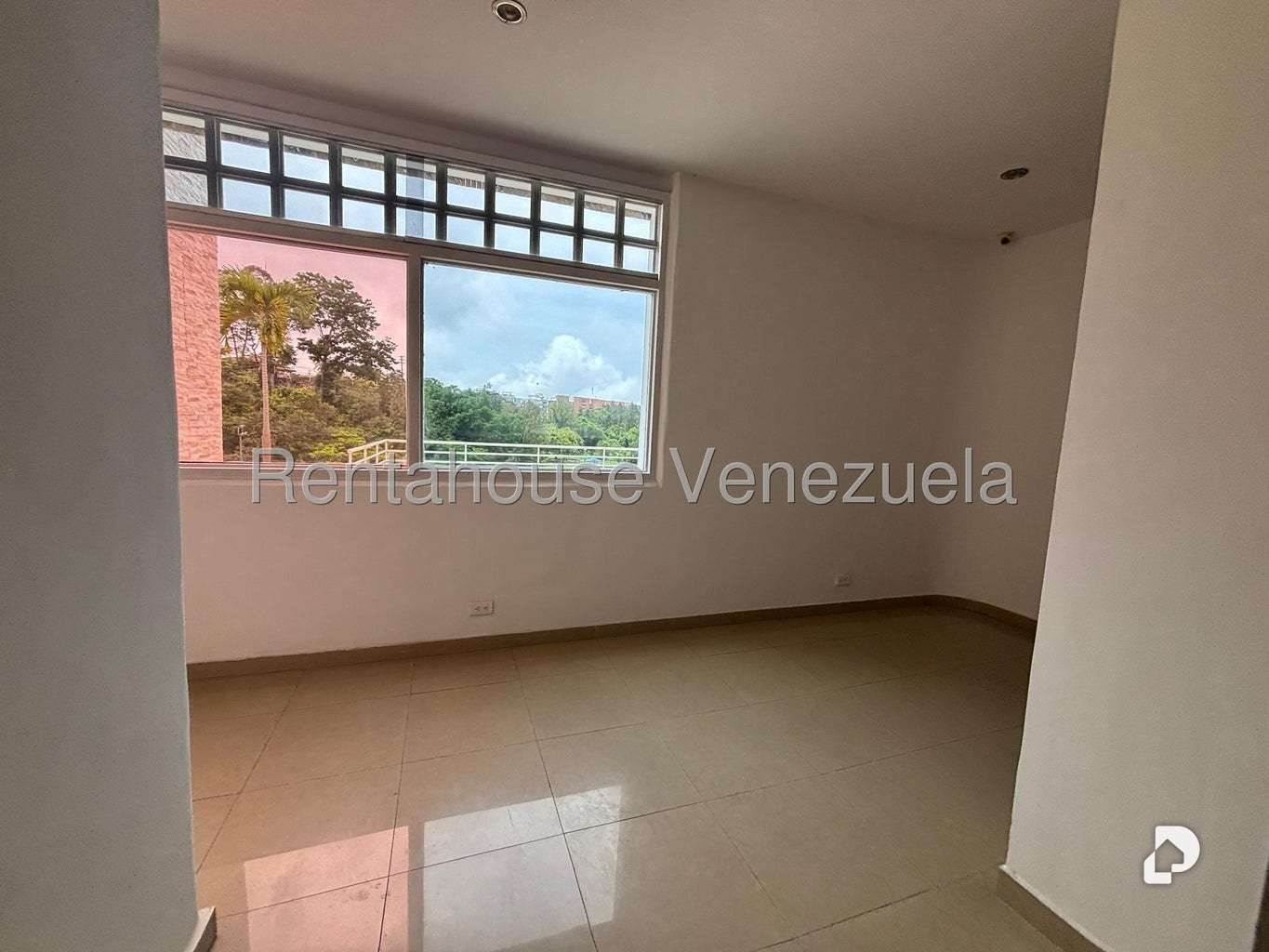 Casa en Lomas de La Lagunita, Caracas – 82