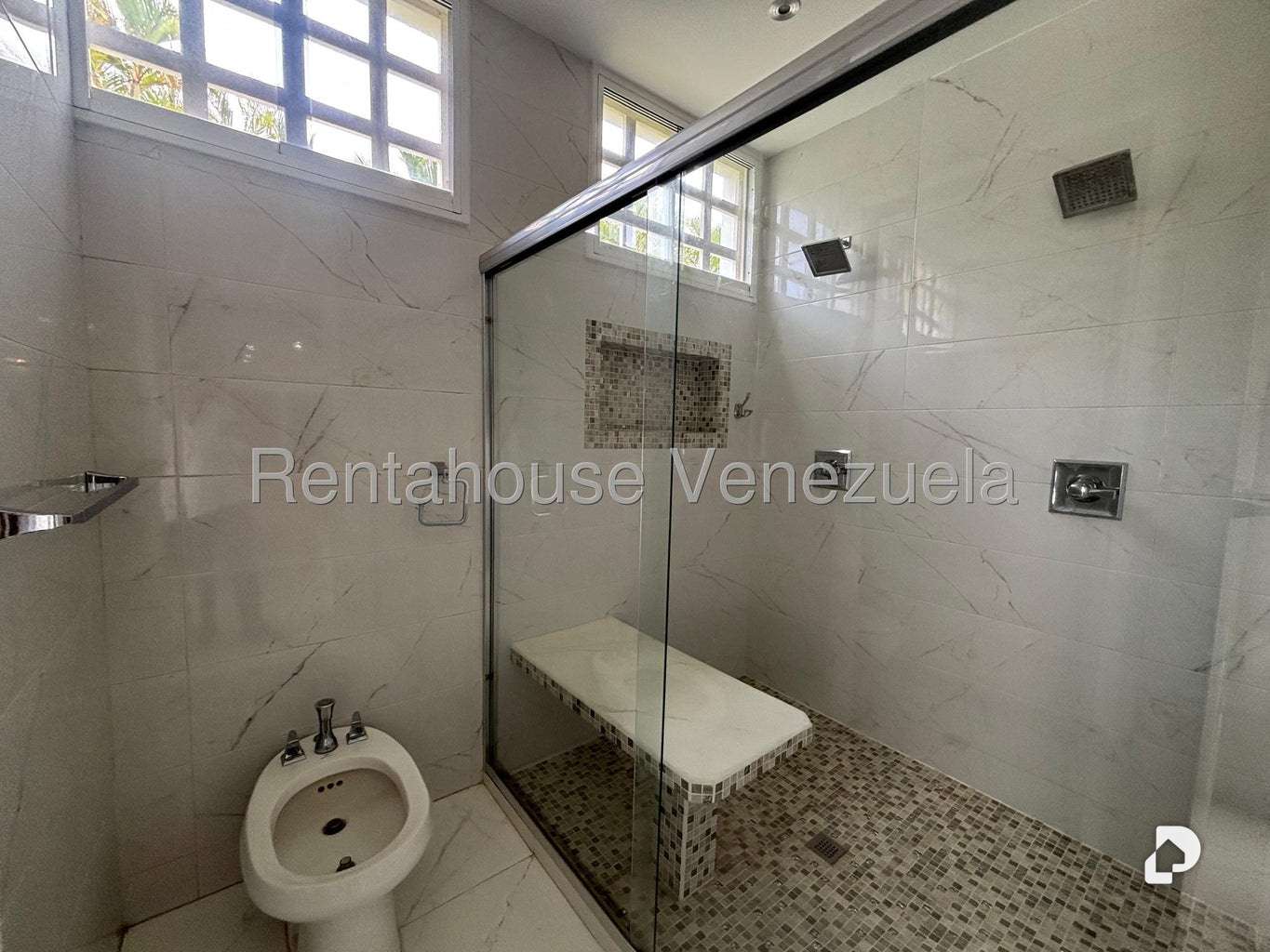 Casa en Lomas de La Lagunita, Caracas – 55