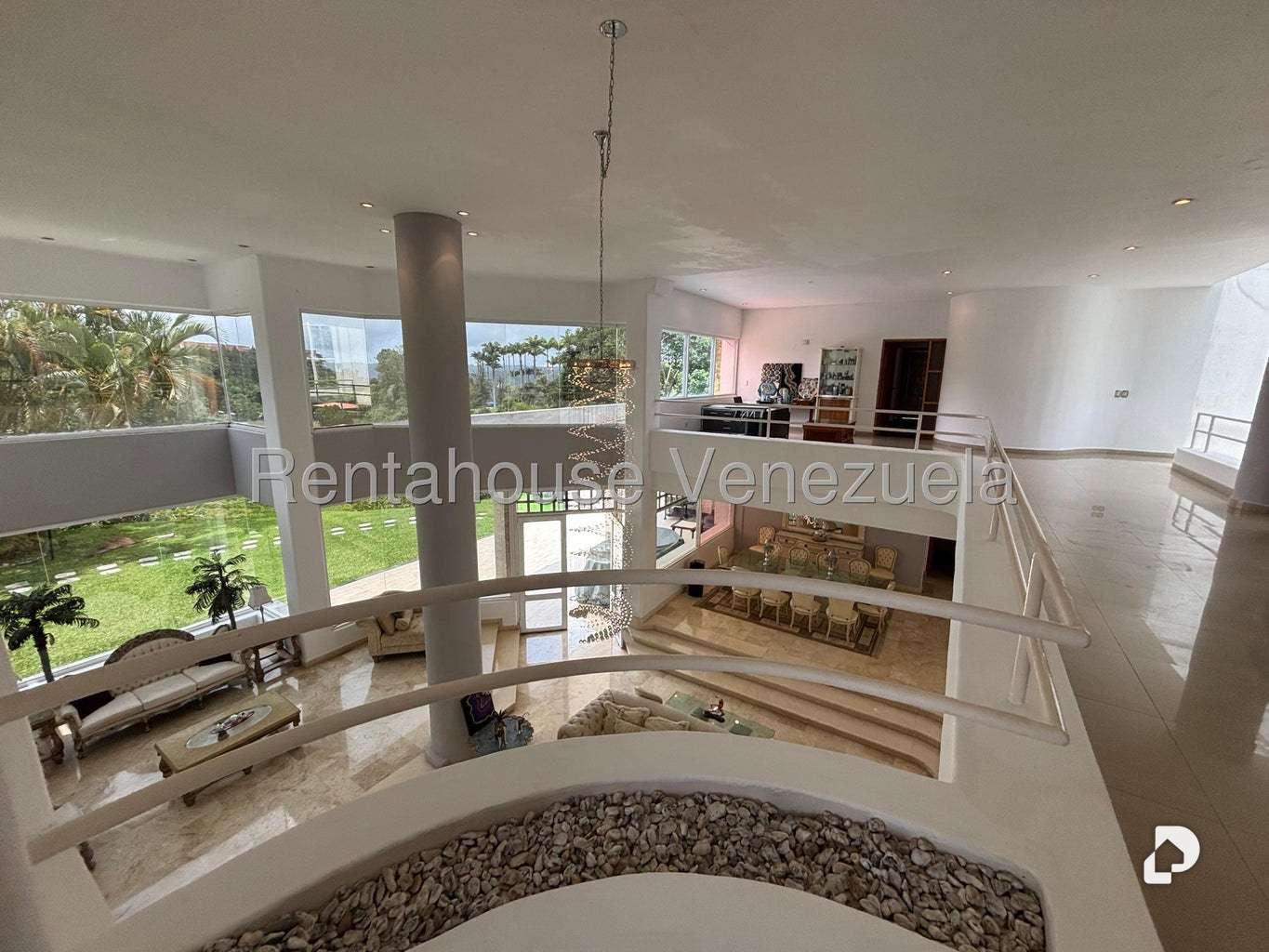 Casa en Lomas de La Lagunita, Caracas – 32