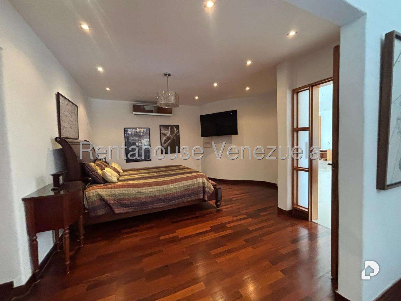 Casa en Lomas de La Lagunita, Caracas – 69