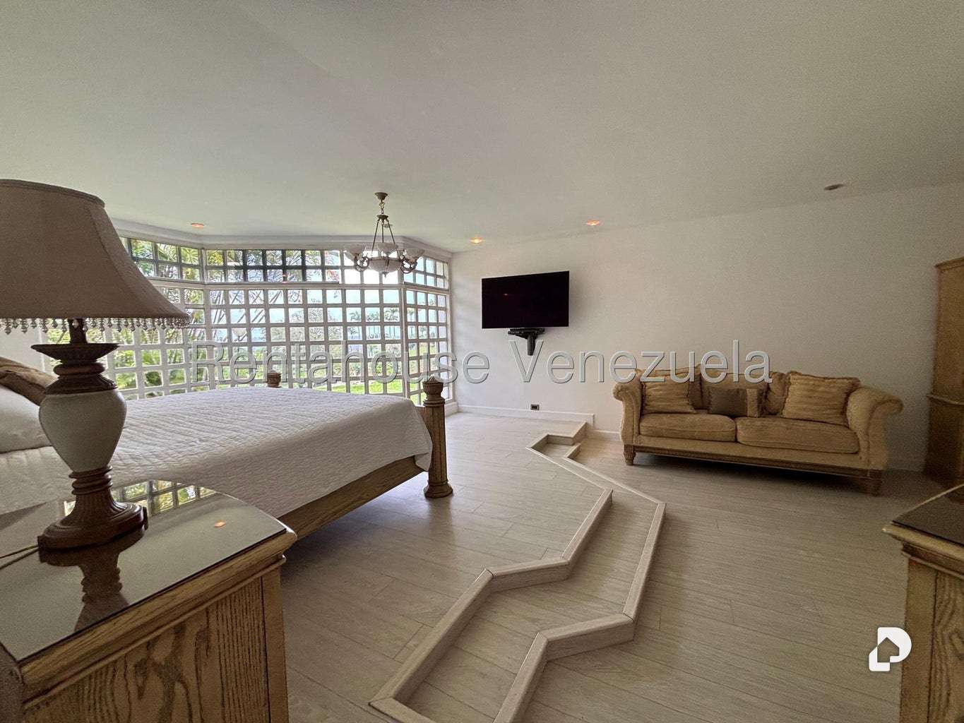 Casa en Lomas de La Lagunita, Caracas – 58