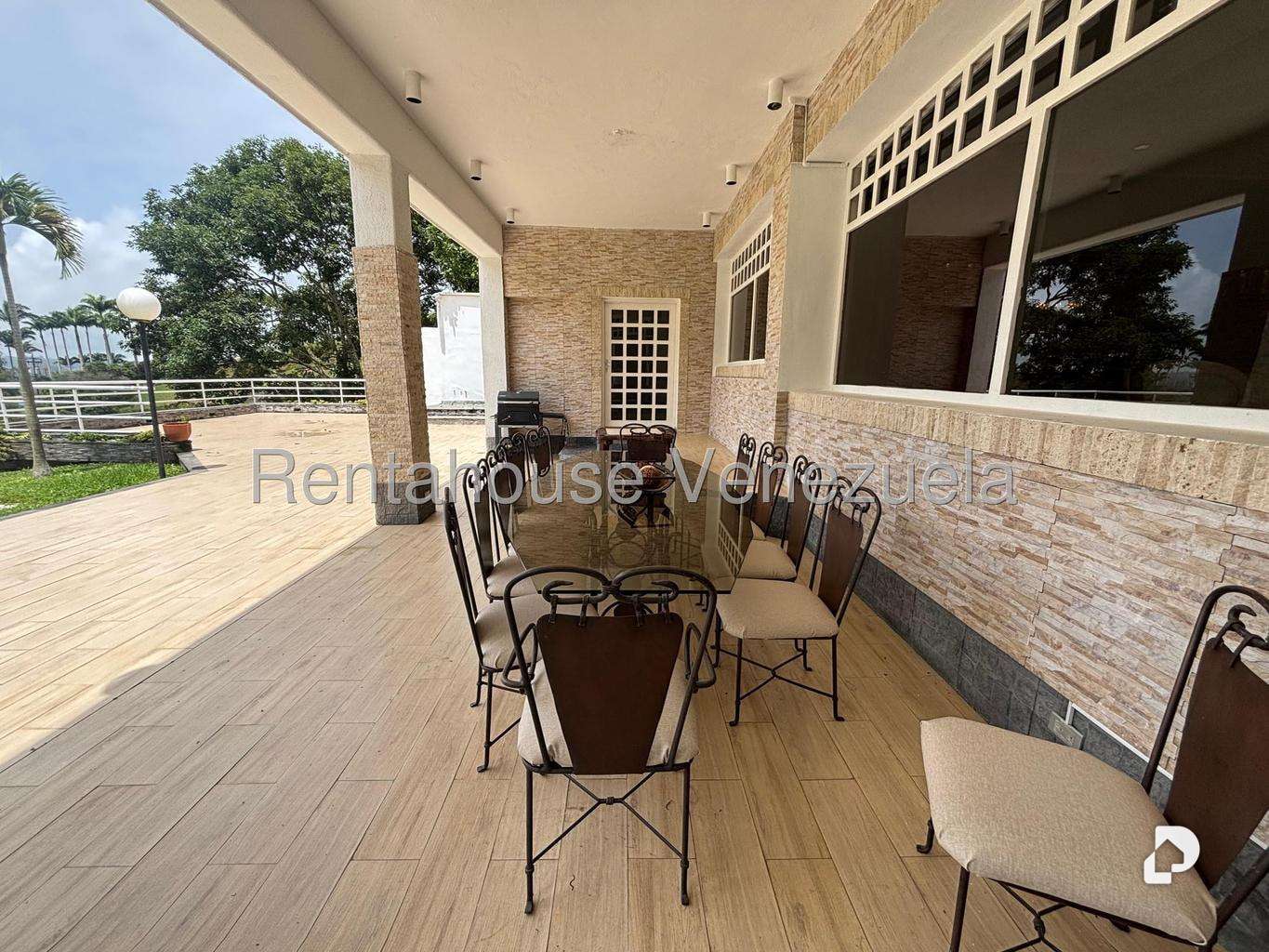 Casa en Lomas de La Lagunita, Caracas – 72