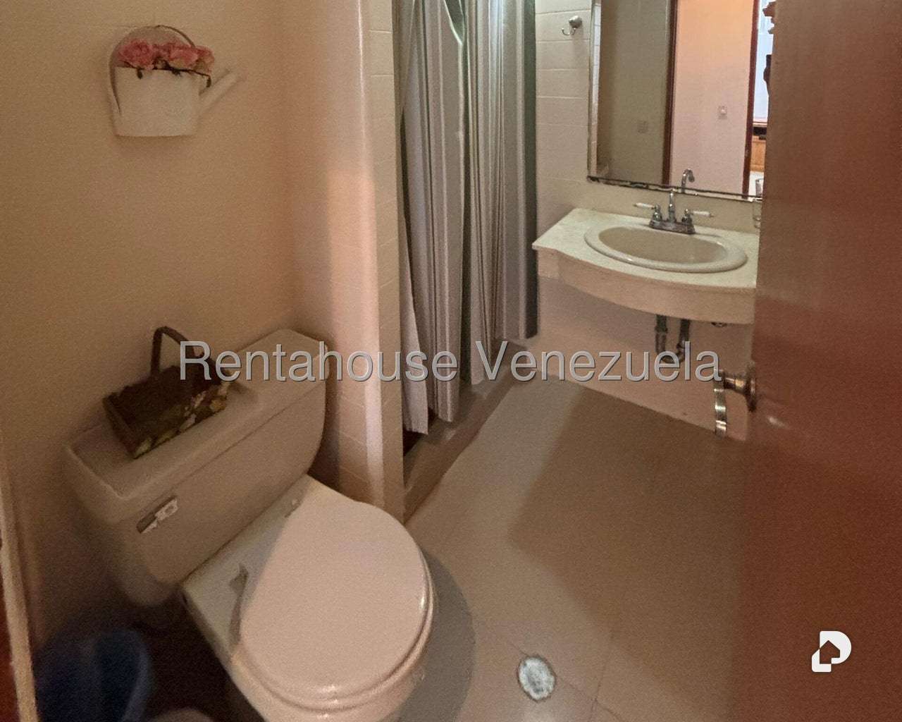 Casa en Lomas de La Lagunita, Caracas – 83