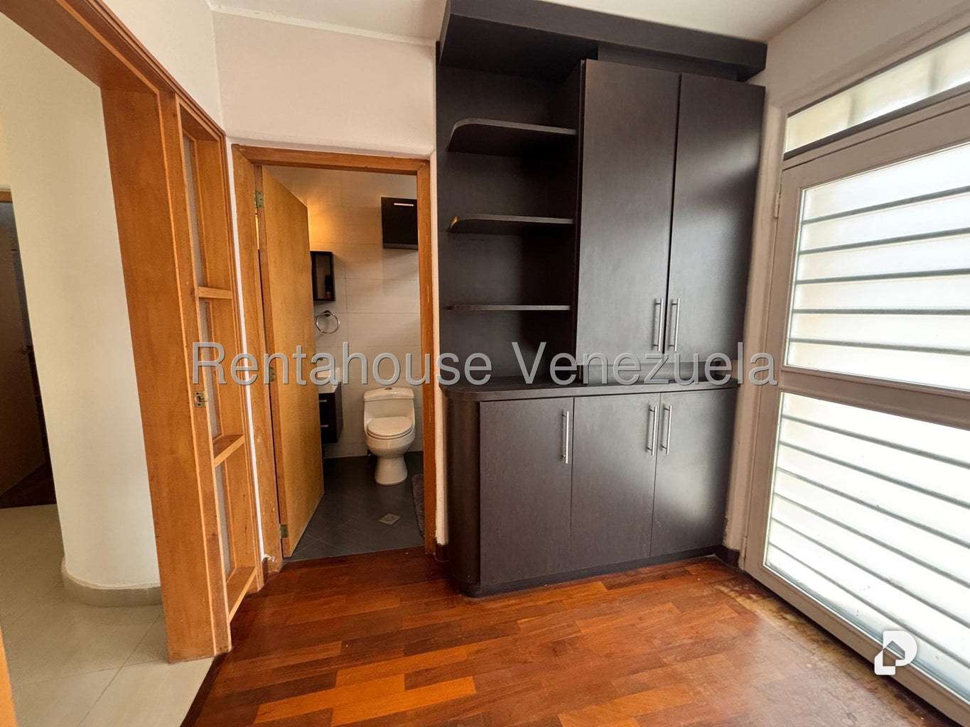 Casa en Lomas de La Lagunita, Caracas – 64